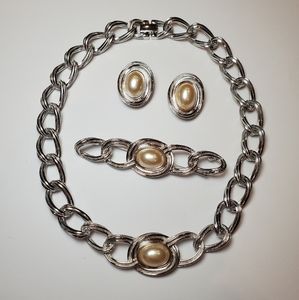 Richelieu Chain and Pearl Set